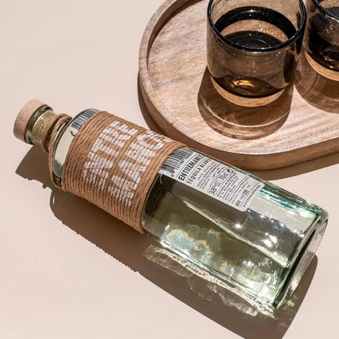 TEQUILA ENTREMANOS BLANCO 700 ML